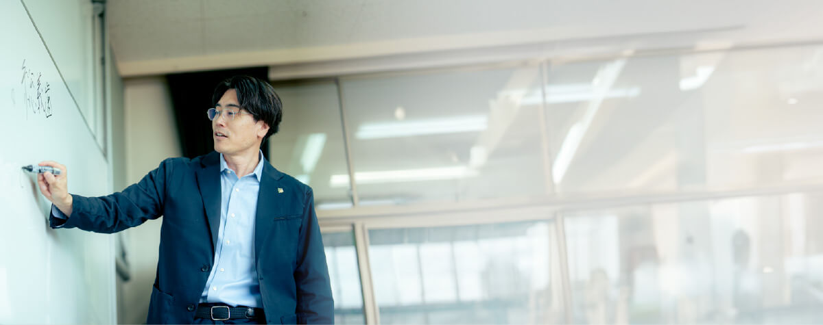 現場を知る講師陣による講義と徹底した個別実習
