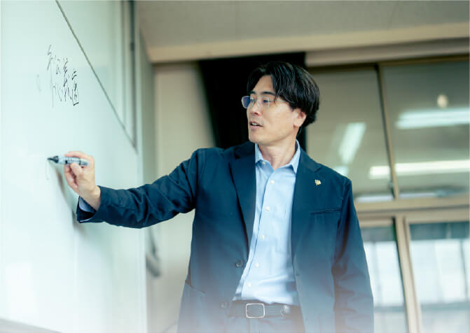 現場を知る講師陣による講義と徹底した個別実習