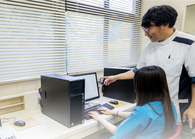 現場を知る講師陣による講義と徹底した個別実習